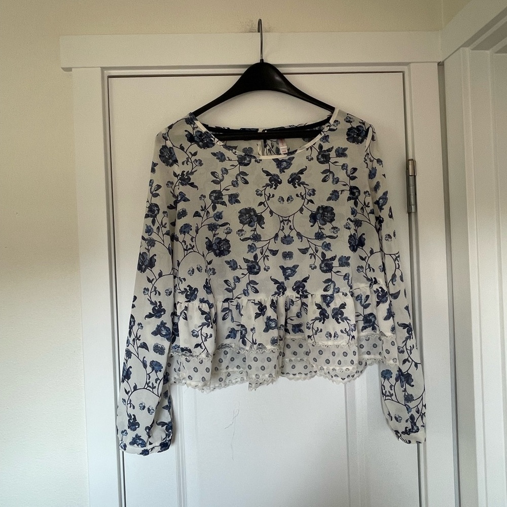 White and blue floral tiered blouse with lace trim